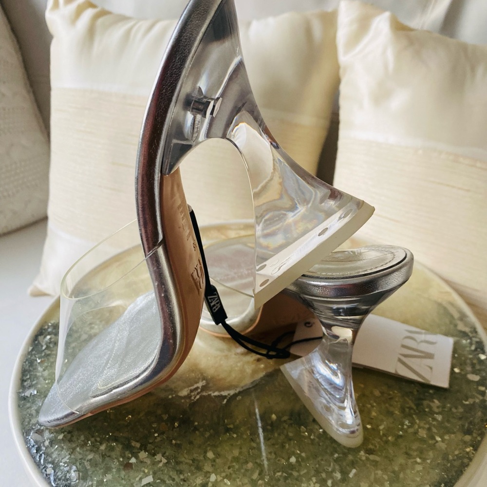 Zara  beautiful , unique, clear high 3.0 inches heels size 8 New
